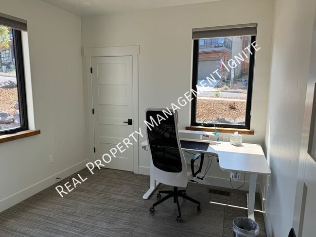 Building Photo - 61145 SW Beverly Wy