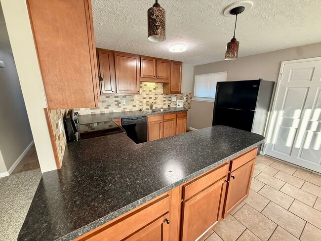 Building Photo - 5137 Mays Ave