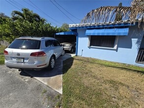 Building Photo - 704 SW 2nd Ave