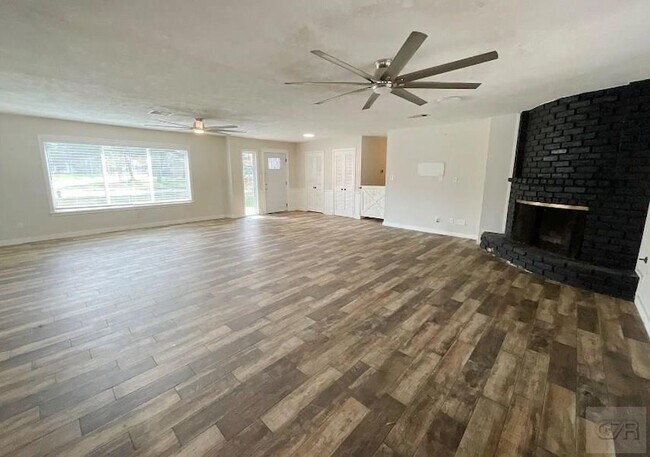 Building Photo - 443 Bayou View Dr