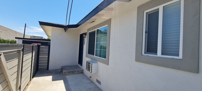Building Photo - Newly Remodeled 1 Bedroom / Call or text O...