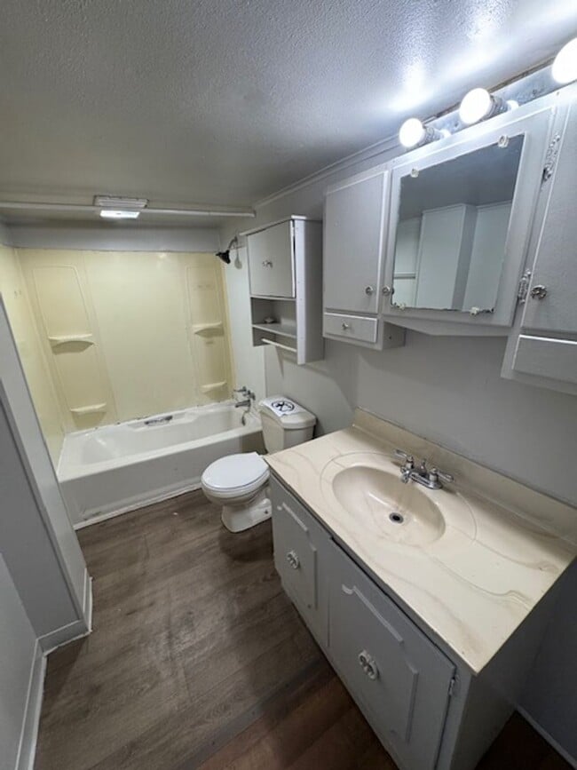 Building Photo - 1342 Guthrie St