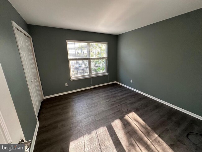 Building Photo - 6104 Coventry Way