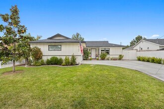 Building Photo - Charming 3 Bedroom, 2 Bath Craftsman Home ...