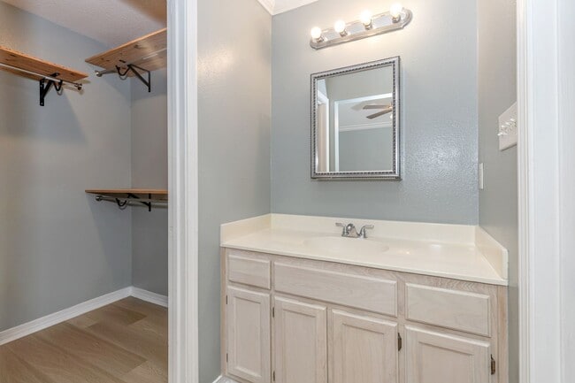 Building Photo - Freshly Renovated Rental Property