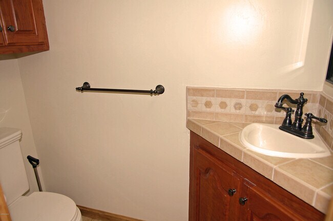 Building Photo - 268 Lake Sherwood Dr