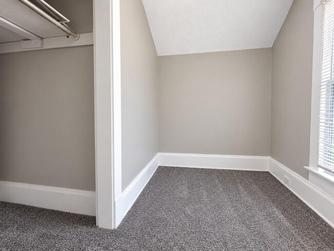 Building Photo - 6215 Carpenter Ave