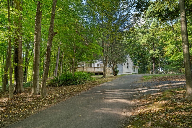 Building Photo - 316 Jinny Hill Rd
