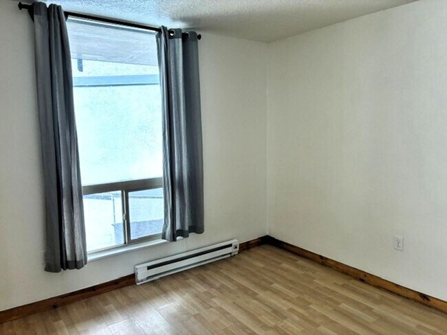 Building Photo - 340 Straight Creek Dr