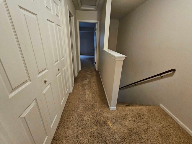 Building Photo - 1821 NE Knollbrook St