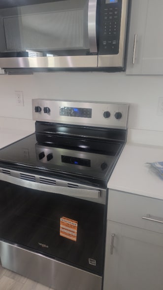 Building Photo - 4381 Riverbend Blvd