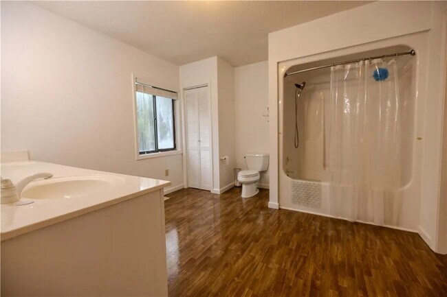 Building Photo - 3 Bedroom Home w/ Workshop and Fenced Yard