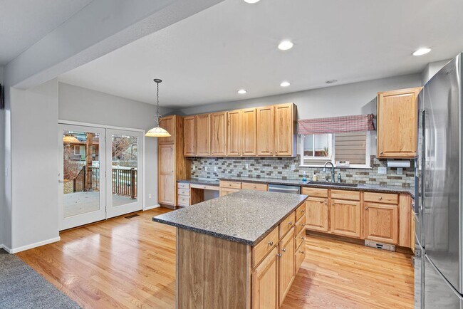 Building Photo - 6 Bedroom plus and office near Rigden Farms