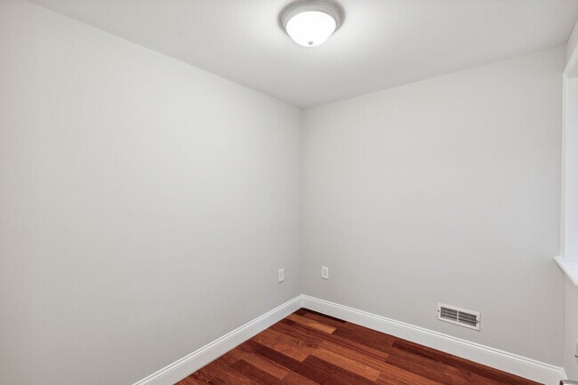 Building Photo - 1717 Annin St