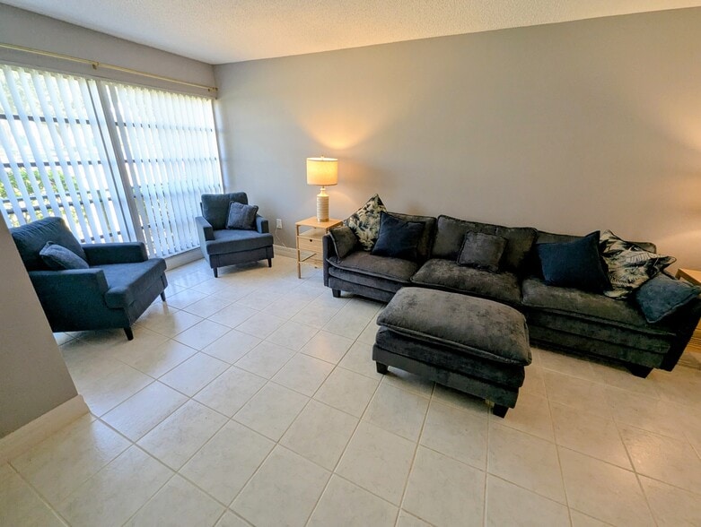 Building Photo - 2700 Bayshore Blvd