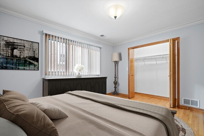 Building Photo - 5614 S Moody Ave