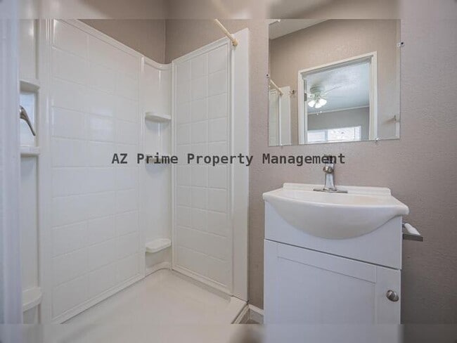 Building Photo - 5521 W Palmaire Ave