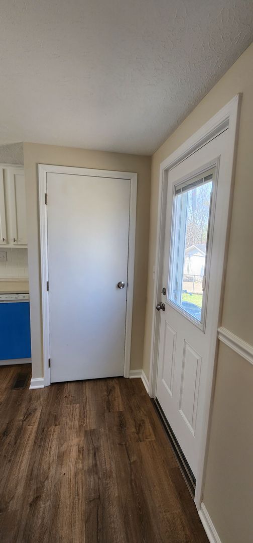 Building Photo - Oldham County Beauty!  Completely Renovated!  ALL NEWer Appliances!  ALL NEWer Flooring & Paint! ...