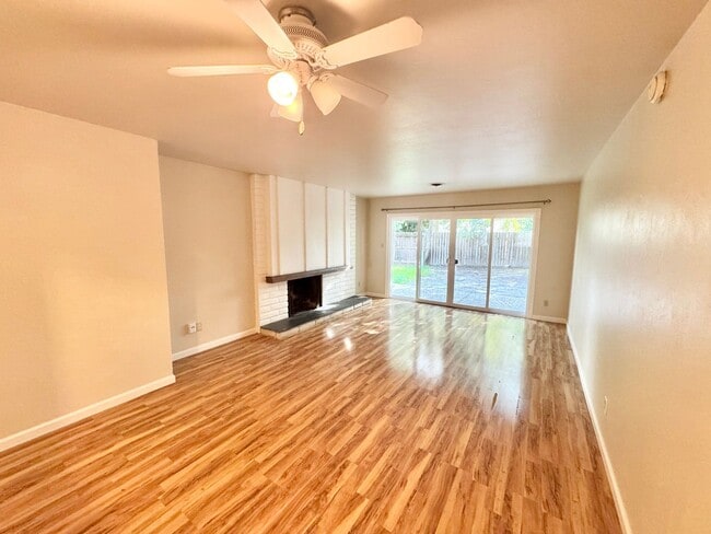 Building Photo - 604 Radcliffe Dr