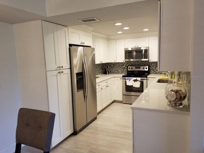 Building Photo - 2700 Bayshore Blvd