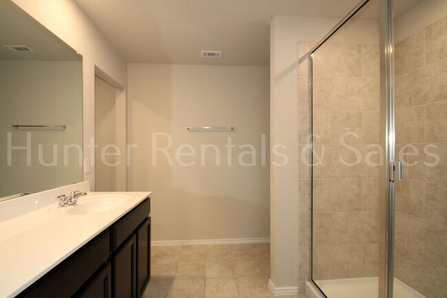 Building Photo - 5106 Brody Dr