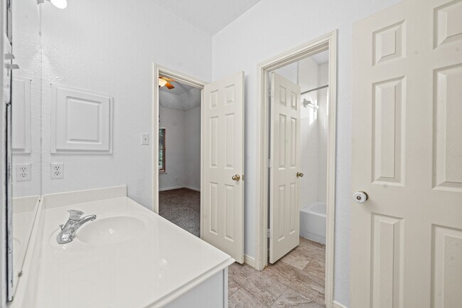 Building Photo - 4815 Plum Forest Rd