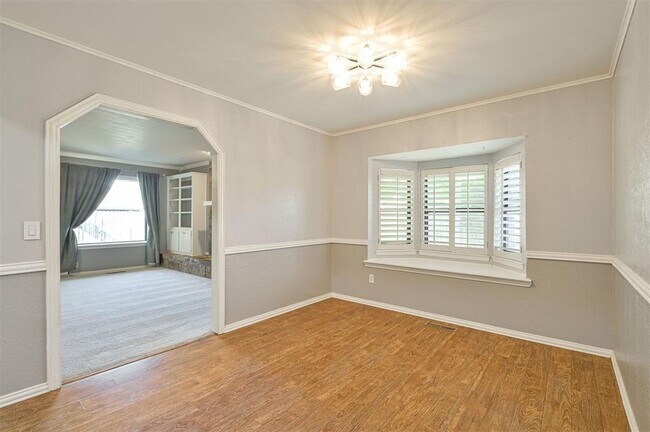 Building Photo - 8720 Raven Ave