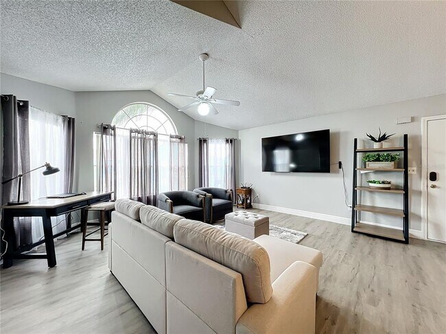 Building Photo - 2731 N Poinciana Blvd