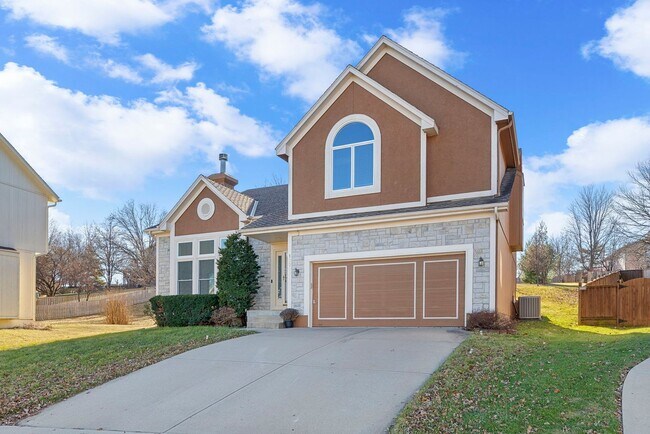 Building Photo - Four Bedroom Home Available in Overland Park