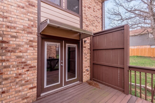 Building Photo - 2521 Crosstimbers Dr