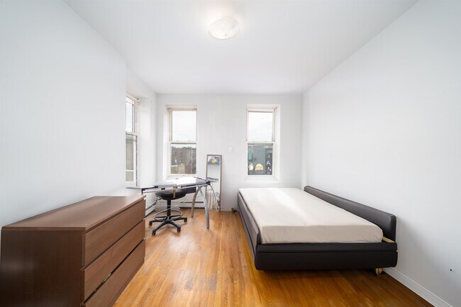 Building Photo - 401 Adams St