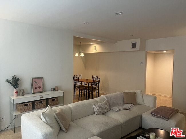 Building Photo - 866 Hilldale Ave