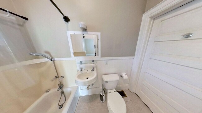 Building Photo - PRICE REDUCTION!! Spacious 2 bedroom 2 Bat...