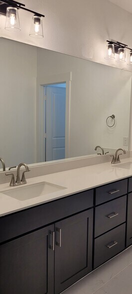 Building Photo - 4541 Lamplights Dr
