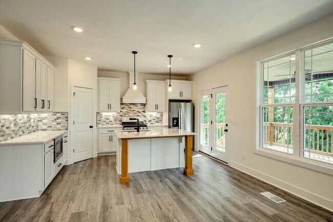 Building Photo - 420 Stonemeadow Rd