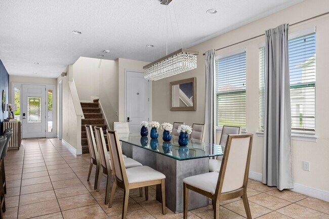 Building Photo - 421 Burma St