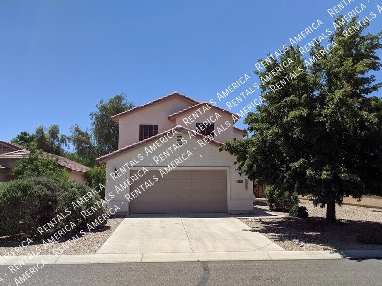 Primary Photo - 895 E Lakeview Dr