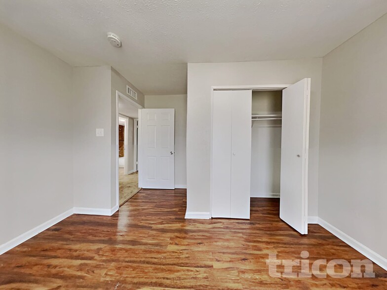 Building Photo - 5030 Ridgecreek Dr