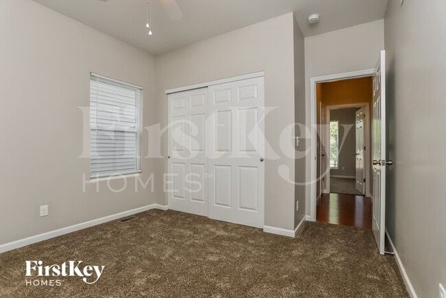 Building Photo - 304 Country Trail Dr