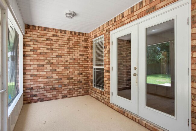 Building Photo - Stunning 4-Bedroom Home with Scenic Lake V...