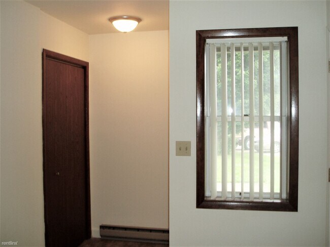 Building Photo - 2 br, 1 bath Townhome - 901 Hartwell Drive A