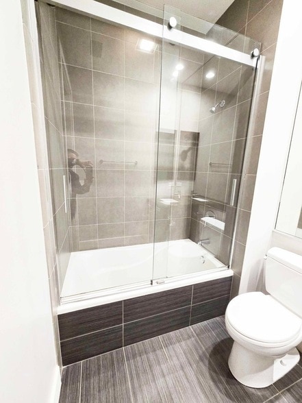 Building Photo - 1100 W Adams St