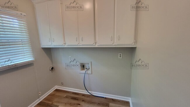 Building Photo - 1218 Byron Ave SW