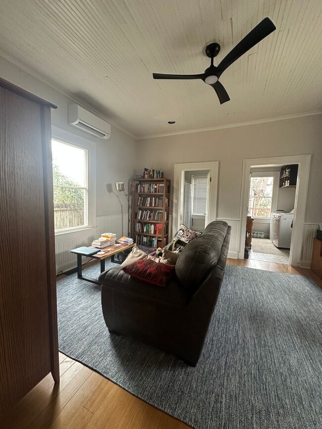 Building Photo - Shotgun Home in the Boulevard Neighborhood - Move in date June 1st, 2026