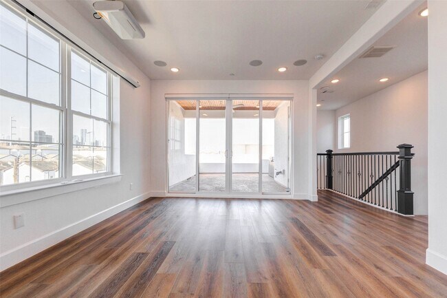 Building Photo - 2751 Freund St