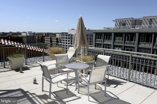 Building Photo - 2425 L St NW