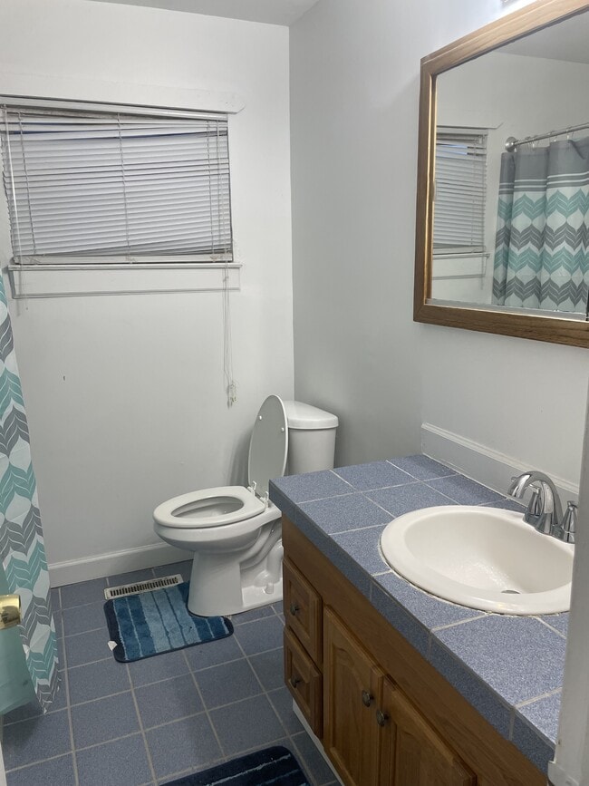 Building Photo - 629 River Creek Rd