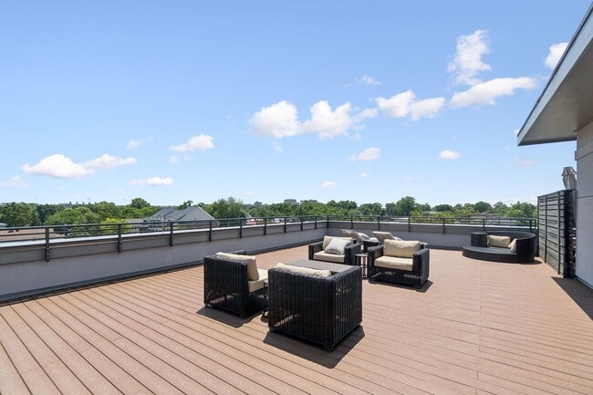 Building Photo - Experience refined living in this beautifu...