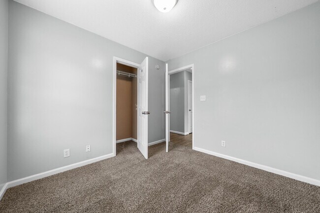 Building Photo - 402 Faulkner Dr