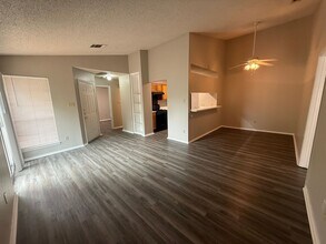 Building Photo - 513 Sierra Cove